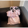 Bolso tote de flores rosas con asas con volantes y textura de tela plisada - Rosa