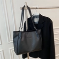 Bolso tote negro minimalista en cuero de grano con correas de hombro dobles para mujer - Negro