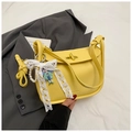 Sac à main carré en cuir jaune avec nœud en dentelle et fermoir pivotant doré - Jaune avec Pendentif