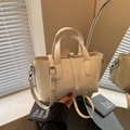 Elegante borsa tote in pelle bianco crema con manici e tracolla regolabile - Bianco