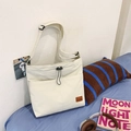 Borsa tote in nylon bianco sporco con tracolla regolabile e chiusura a coulisse - Bianco
