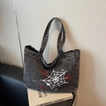 Borsa tote in denim lavato grigio con ricamo gotico a forma di ragno e tela - Nero