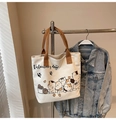 Detail van de canvas tas met schattige kattenprints en Valentine's Day-belettering - Bruin