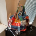Bunte Patchwork-Einkaufstasche im Ethno-Stil mit LOVE-Label und floralen Mustern - Bunt