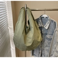 Minimalist bean green nylon tote bag with large capacity and pleated texture design - Green