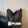 Grande borsa tote in denim nero lavato con multitasche e portamonete piccolo - Nero