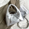 Silberne Baguette-Tasche mit Schleifendeteil und strukturierter Mondform-Optik - Silber