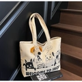 Borsa tote in tela crema con stampa cartoon e ciondolo a forma di cagnolino - Bianco Sporco