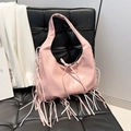 Roze minimalistische hobo tas met stijlvolle tweekleurige franjes en strik detail - Roze