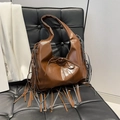Donkerbruine tote bag van imitatieleer met vintage franjes en striksluiting - Bruin