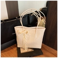 Elegante beige geweven draagtas met delicate kanten strik decoratie en slanke riemen - Broken Wit