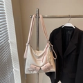 Sac cabas chic crème et rose avec chaînes argentées et rivets métalliques stylés - Beige & Rose (Avec Charme)