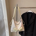Grand sac fourre-tout blanc crème en cuir PU brillant avec poches et breloque chaîne - Beige Avec Jaune (Avec Pendentif)