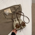 Retro-Eimertasche aus Canvas und braunem Leder mit Kordelzug und Klapptaschen - Ohne Anhänger / Gebrochenes Weiß