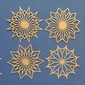 Set de cuatro colgantes de copos de nieve dorados cortados con láser para el árbol - Estilo Copo de Nieve