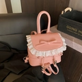 Elegante mochila rosa de cuero sintético con ribete de encaje blanco y lazo para mujer - Rosa