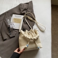 Chic woven bucket bag in cream white with straw texture and beaded drawstring - Off-white Without Pendant