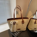 Bolso de paja tejida con asas de cuero marrón y decoración de lazo de encaje blanco - Marrón