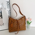 Vintage braune Schultertasche mit Bärendruck und strukturierter Kunstleder-Optik - Braun