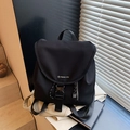 Zaino nero in nylon impermeabile con logo Honey Cute e chiusura con fibbia - Nero