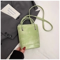 Mini sac seau vert macaron à texture verticale et bandoulière argentée réglable et amovible - Sans pendentif / Vert