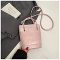 Petit sac seau rose nacré avec texture horizontale fine et détails en métal argenté - Sans pendentif / Rose