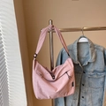 Borsa a tracolla rosa capiente con tracolla regolabile e design a mezzaluna sportivo - Rosa
