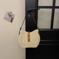 Handgewebte Stroh-Hobo-Tasche in Cremeweiß mit braunem Lederbesatz und Goldverschluss - Off-White Ohne Anhänger
