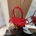 Borsa a cilindro rossa in vernice a pois bianchi con ciondolo a forma di nuvola - Rosso (Con Ciondolo)