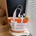 Bolso de paja con rayas naranjas y blancas con lazo de malla y colgante de perla - Con Colgante / Naranja