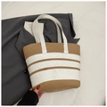 Bolso tote de paja a rayas camel y blanco con asas tejidas para playa y verano - Sin colgante / Marrón