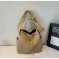 Borsa a tracolla minimalista in tela kaki con coulisse e tracolla larga regolabile - Cachi
