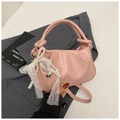 Bolso saco plisado rosa con colgante de perlas y lazo de encaje decorativo - Rosa con colgante
