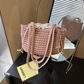 Rosa geflochtene Beuteltasche mit Kordelzug und dicken Tragegriffen für den Sommer-Look - Rosa