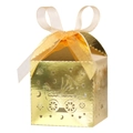 Detail der lasergeschnittenen Hohlraum-Babywagen-Bonbonschachtel mit Goldfinish und Schleife - Reflektierendes Gold