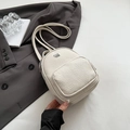 Petit sac à dos élégant en cuir texturé blanc cassé pour femme. - Blanc Sans Pendentif