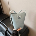 Light blue bucket bag with lychee grain leather and silver metal twist lock - With Charm / Blue