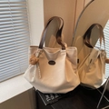 Borsa tote in tela beige con manici in pelle marrone e ciondolo orsetto di peluche - Beige Grande