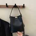 Secchiello minimalista in ecopelle nera con finiture dorate e manico largo - Nero