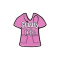Emaille-Anstecknadel in Rosa mit SCRUB life Text und Stethoskop-Detail - Hellrosa Scrub Muster (QHXZ2083)
