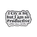 Spilla in smalto con scritta I Cry a lot but I am so Productive su sfondo bianco - Slogan d'Arte Produttiva(QHXZ2707)