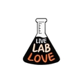 Pin's émaillé fiole jaugée avec texte Live Lab Love pour amateurs de science - Fiole Erlenmeyer LIVE LAB LOVE (QHXZ2264)