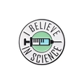 Καρφίτσα σμάλτου με σύριγγα και κείμενο 'I BELIEVE IN SCIENCE' σε στρογγυλή βάση - Στυλ Σύριγγας Πιστεύω Στην Επιστήμη (QHXZ2141)