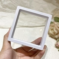 Scatola per gioielli quadrata bianca con pellicola PE tenuta in mano per display - Scatola Espositiva Trasparente Bianca