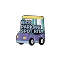Spilla in smalto per auto da golf viola con scritta Nice Parking Spot Rita sfondo bianco - Stile Golf Cart Viola (QHXZ3415)