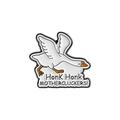 Detailansicht der Emaille-Anstecknadel mit Ente und Honk Honk Mothercluckers-Schriftzug - Tauchende Gans Stil (QHXZ3474)