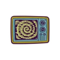 Detailansicht der Retro-Fernseher-Emaille-Anstecknadel mit lila und blauem Finish - Blau Gelb Lila Patchwork Stil (QHXZ3915)