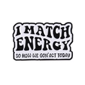 Creatieve emaille pin badge met zwart-witte Engelse tekst op een witte achtergrond - I Match Energy Stijl (QHXZ4061)