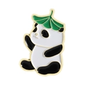 Spilla in smalto a forma di panda con foglia di loto verde e bordo in metallo dorato - Panda con Foglia di Loto (QHXZ4075)
