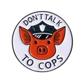 Pin de esmalte redondo con cerdo policía y eslogan Don't Talk to Cops - Estilo Cerdo Sheriff (QHXZ4180)
